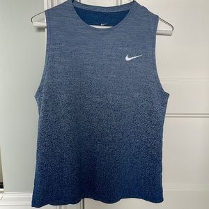Women’s EUC NIKE Dri-fit L blue ombré tank